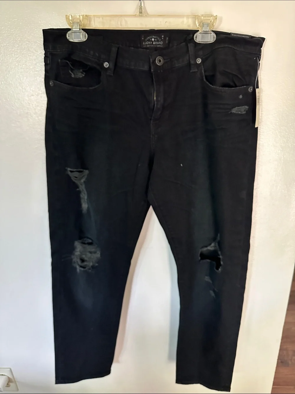 NWT Lucky Brand Women’s  Black Ripped Skinny Jeans